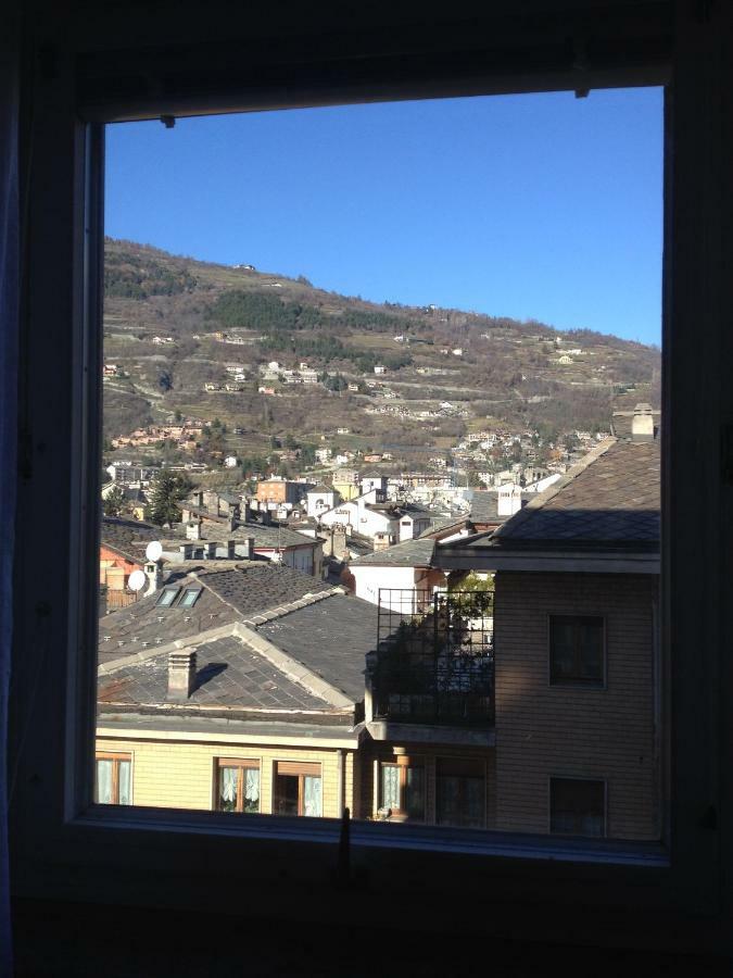 Apartamento Un Nido Nel Centro Storico Con Garage Aosta Exterior foto